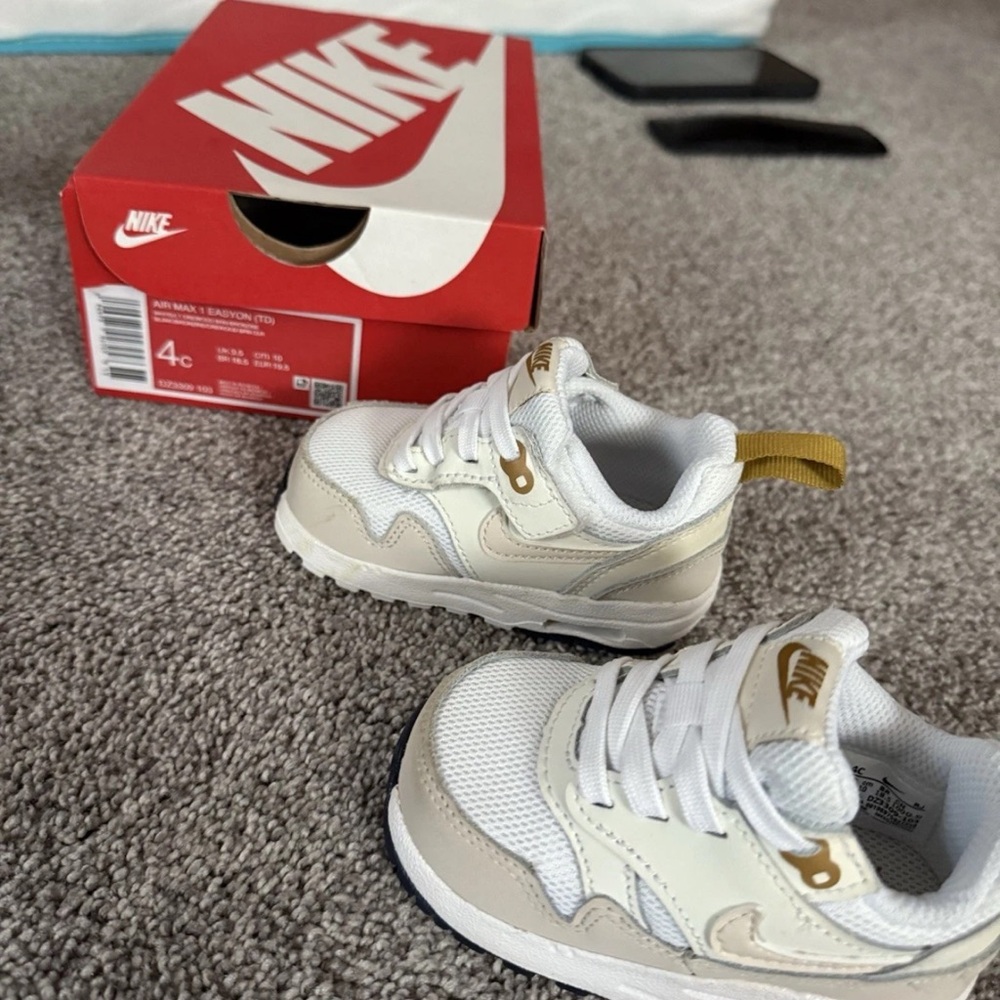 Nike White and Gold Sneakers Classic Design